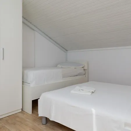 Apartment By The Sea Duce, Omis - 2992 Dugi Rat